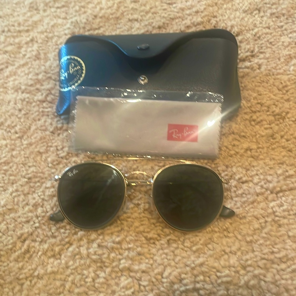 Authentic Ray Ban sunglasses.  In excellent used condition.